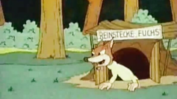 വലിയ മുലകൾ ഉള്ള ഒരു സുന്ദരി അവളുടെ നനഞ്ഞ പൂറ്റിൽ സോഫയിൽ നക്കി