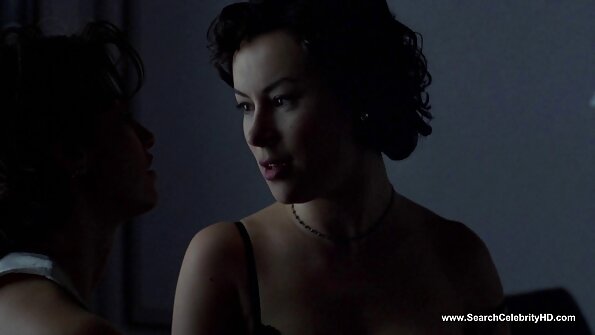 കഴുത തിന്നുന്ന ഏഷ്യൻ സ്ത്രീകൾ ഒരുമിച്ച് സെക്‌സി ബാത്ത് ചെയ്യുന്നു