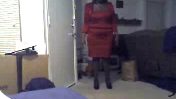 തടിച്ച ചുവന്ന തലയുള്ള പെൺകുട്ടി ലൈംഗിക സമ്പർക്കത്തിനിടെ വന്യമായി പെരുമാറുന്നു