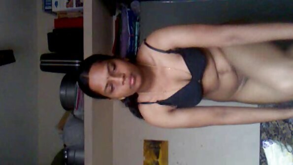 ഒരു സുന്ദരി അവളുടെ പൂറ്റിൽ കംഷോട്ട് ലഭിക്കാൻ അവളുടെ കുണ്ണ തുറക്കുന്നു