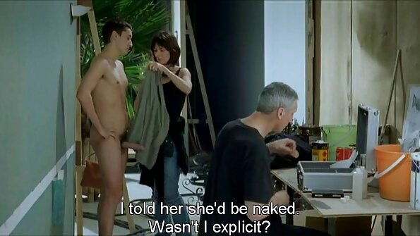 ഒരു ചൂടുള്ള കുഞ്ഞിനെ അവളുടെ കാമുകൻ ഭോഗിക്കുന്നു, അവളും നക്കപ്പെടുന്നു