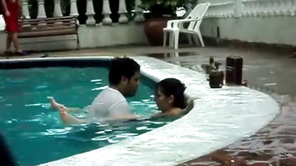 ആരാധ്യയായ കൊച്ചു സുന്ദരി ഉടൻ തന്നെ സ്വയംഭോഗം ചെയ്യാൻ ആഗ്രഹിക്കുന്നു