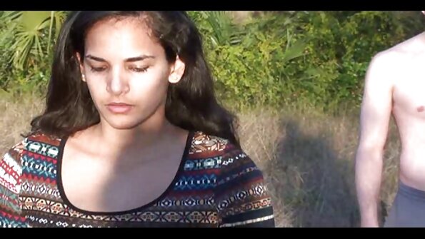 കറുത്ത കോഴിയെ സ്നേഹിക്കുന്ന ഒരു സുന്ദരി അവളുടെ പൂറ്റിൽ ഒരു ക്രീംപൈ ലഭിക്കുന്നു