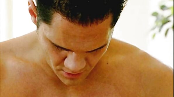 മലദ്വാരത്തെ സ്നേഹിക്കുന്ന പക്വതയുള്ള ഒരു കുഞ്ഞ് അവളുടെ കഴുതയിൽ നന്നായി ചതിക്കുന്നു