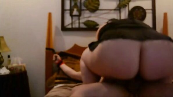 സ്വാഭാവിക സ്തനങ്ങളുള്ള കുഞ്ഞ് മനുഷ്യനോടൊപ്പം കംഷോട്ട് വരെ ജഡികനാണ്