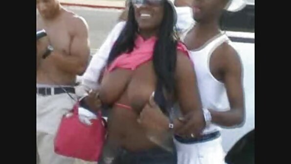 കുണ്ണയിൽ വിരലുകൾ ചേർത്തു രസിക്കുന്ന ഒരു സുന്ദരി പുലമ്പുന്നു