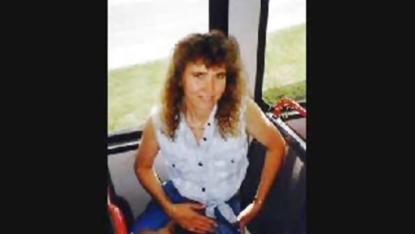 സെക്‌സി ബോഡിയുള്ള ഒരു ക്യൂട്ട് ബിച്ച് അവളുടെ ഇറുകിയ പൂറ്റിൽ ചതിക്കുന്നു