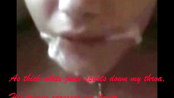 നല്ല കഴുതയുള്ള ഒരു സ്ത്രീ കട്ടിലിൽ ആഴത്തിൽ ചരിഞ്ഞുകിടക്കുന്നു