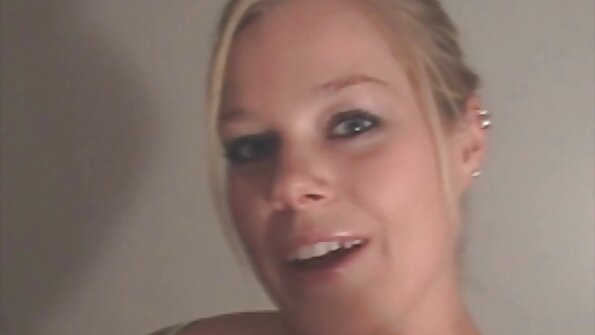 ഏഞ്ചൽഫേസ് ലാന റോയ് തന്റെ സെൻസിറ്റീവ് ദ്വാരങ്ങൾ റൗൾ കോസ്റ്റയ്ക്ക് നൽകുന്നു