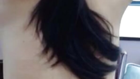 ഒരു സെക്‌സി എയ്ഞ്ചൽ, അവൾ ഫക്കിംഗ് ചെയ്യുന്നതിനാൽ ശരിയായ സ്ഥലങ്ങളിലെല്ലാം ചിത്രീകരിക്കപ്പെടുന്നു