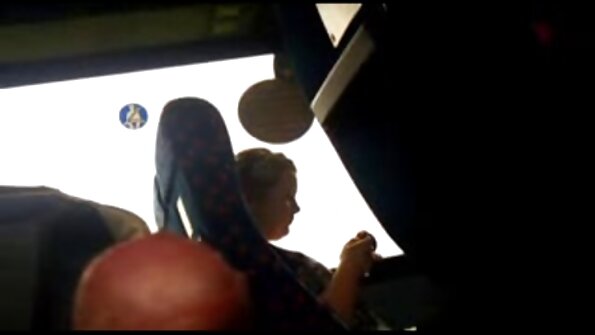 ഒരു വിഐപി മുറിയിൽ വെച്ച് ബലവാനായ ആൾക്കൂട്ടത്തിൽ ബേബ് അവളുടെ പൂറിനെ നശിപ്പിച്ചു