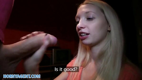 തനിച്ചായ വീട്ടമ്മ സുന്ദരനായ കോച്ചിനെ സ്വതസിദ്ധമായ വഞ്ചനയിലേക്ക് ആകർഷിച്ചു