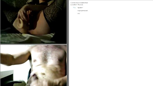 മദ്യപിച്ചെത്തിയ ഉപഭോക്താവിനെ മദ്യപിച്ച് ബാറിൽ മുട്ടുകുത്തുകയാണ് സുന്ദരിയായ സുന്ദരി