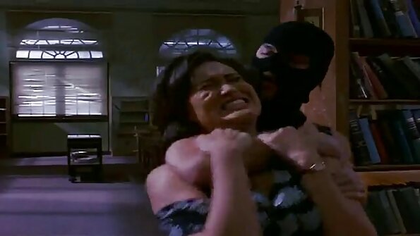 തിരക്കുള്ള ഏഷ്യൻ ബേബ് കിങ്കി സെക്‌സ് ടോയ്‌സ് കൊണ്ട് അവളുടെ പൂറിനെ ആനന്ദിപ്പിക്കുന്നു