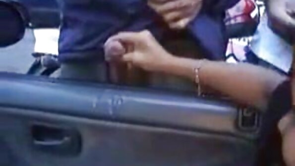 ഒരു വലിയ ബ്രെസ്റ്റ് ബിച്ച് രണ്ട് പുരുഷന്മാരിൽ നിന്ന് ഇരട്ട തുളച്ചുകയറുന്നു